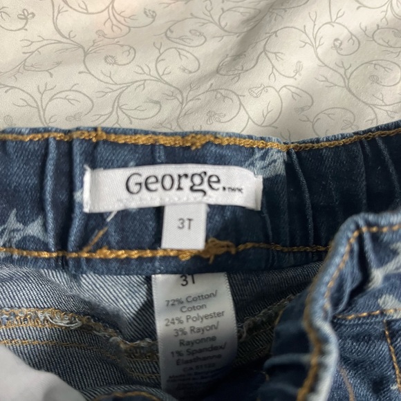 Jean shorts 3t
NWOT - Picture 3 of 4